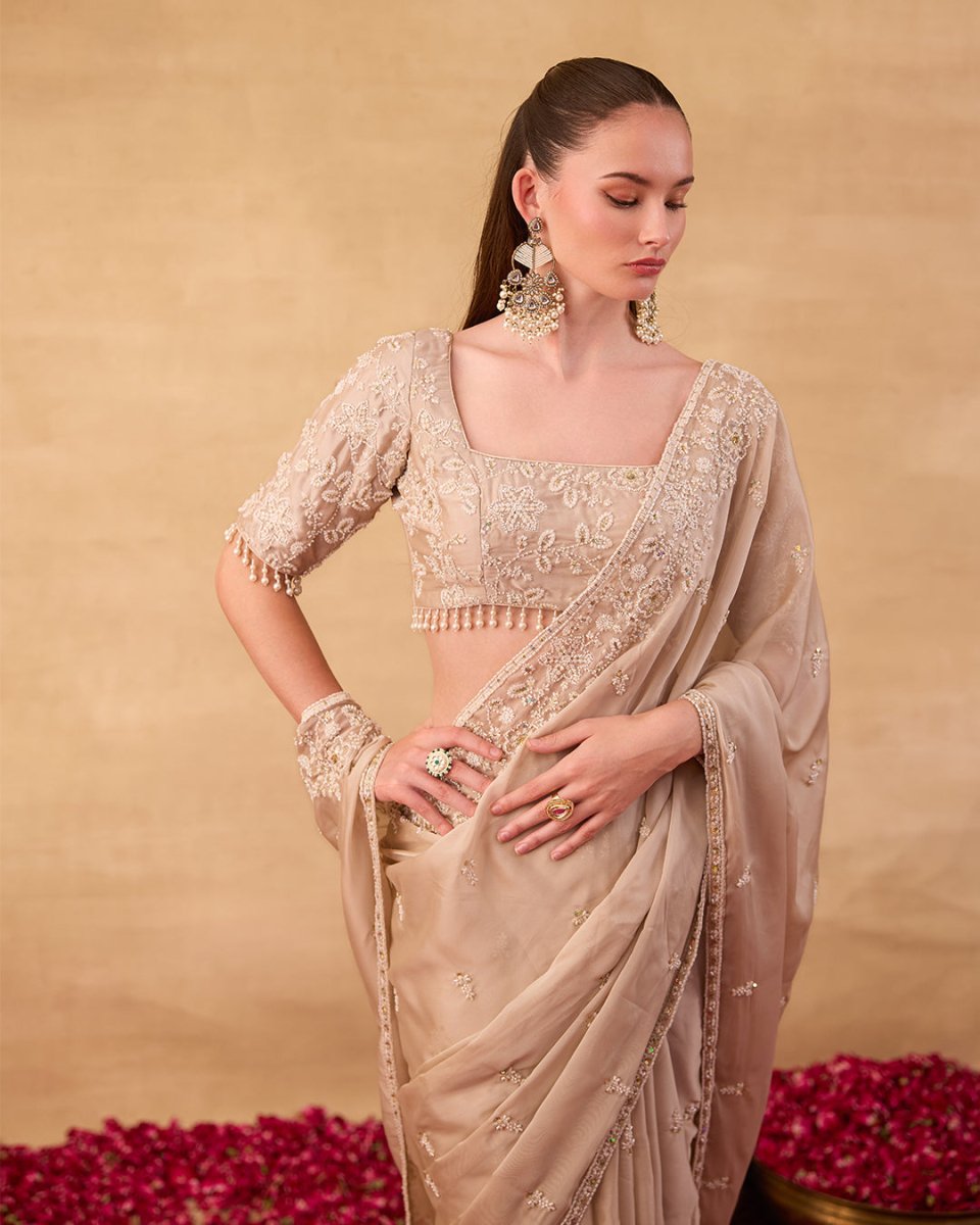 What to Wear for Diwali 2026: The Ultimate Ethnic Outfit Guide - Agapi