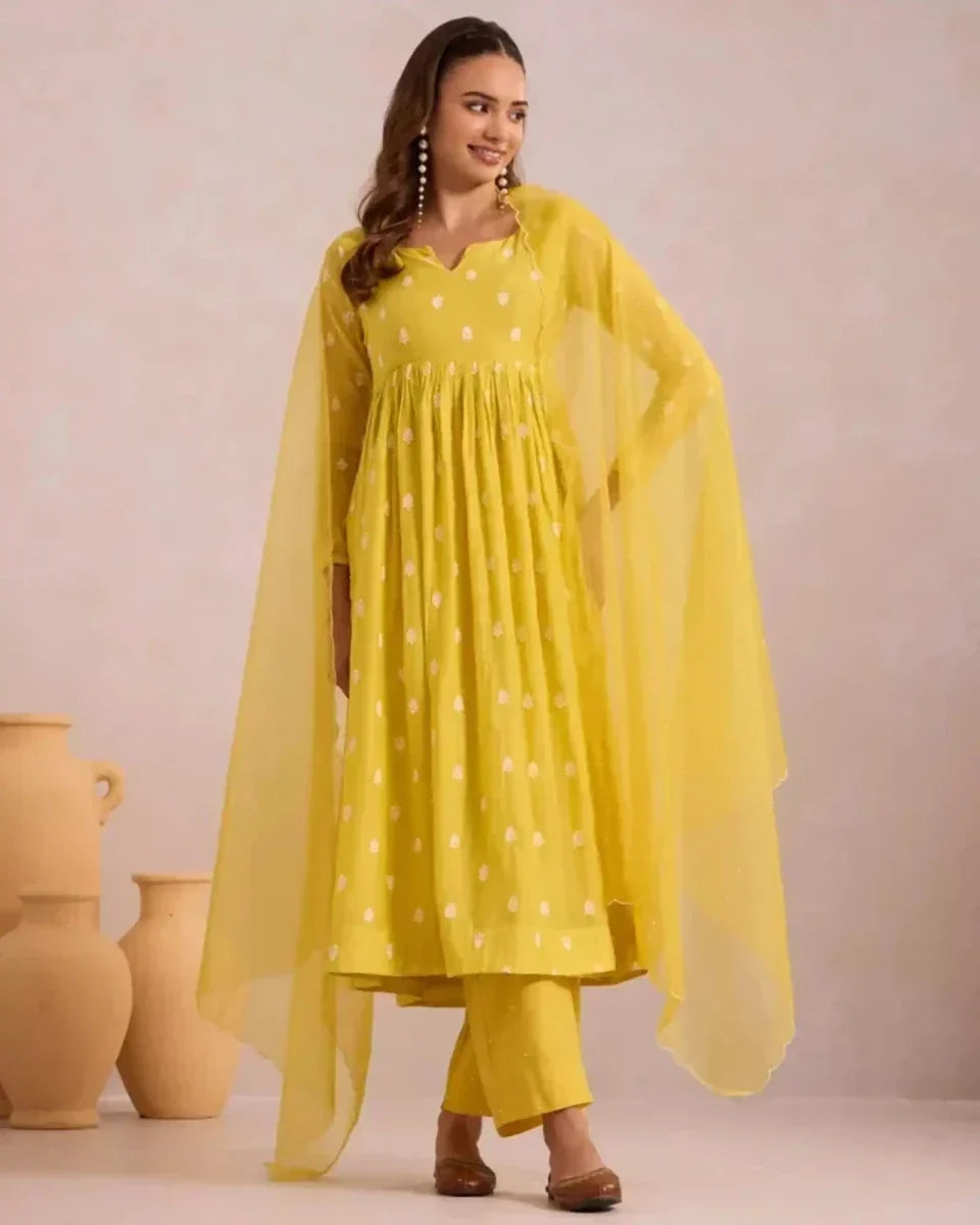 Indian Traditional Clothing and Fashion: A Complete Guide to Timeless Indian Styles