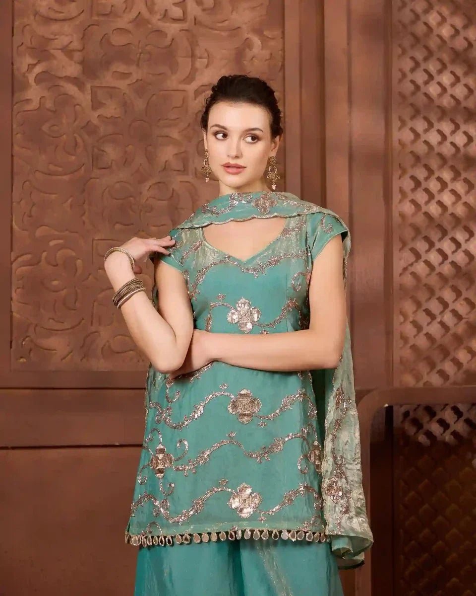 What is the Difference Between Kurti and Kurta? - Agapi