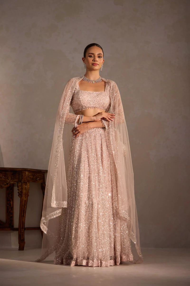 Engagement Dresses: Modern Indian Wear & Indo-Western Agapi Engagement Dresses: Modern Indian Wear & Indo-Western Agapi