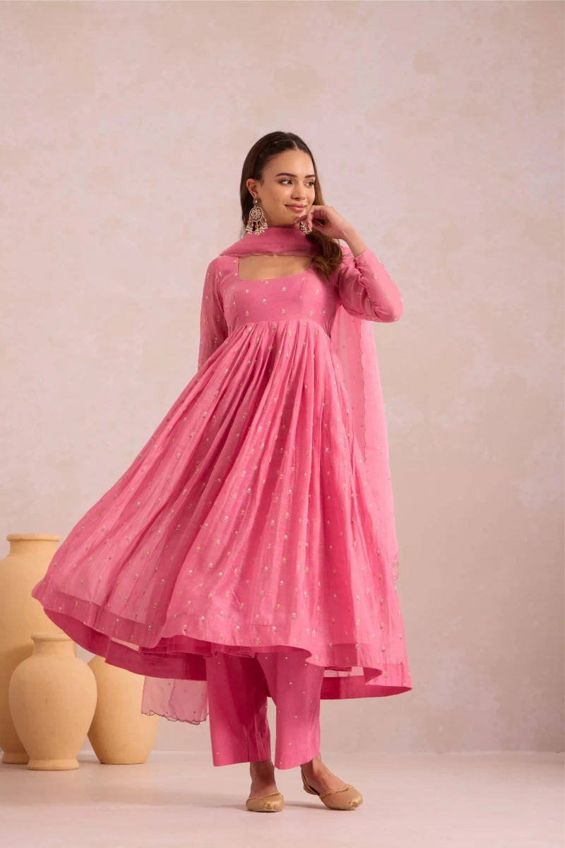 Keeping Traditions Alive: Indian Traditional Clothing in Australia Agapi Keeping Traditions Alive: Indian Traditional Clothing in Australia Agapi