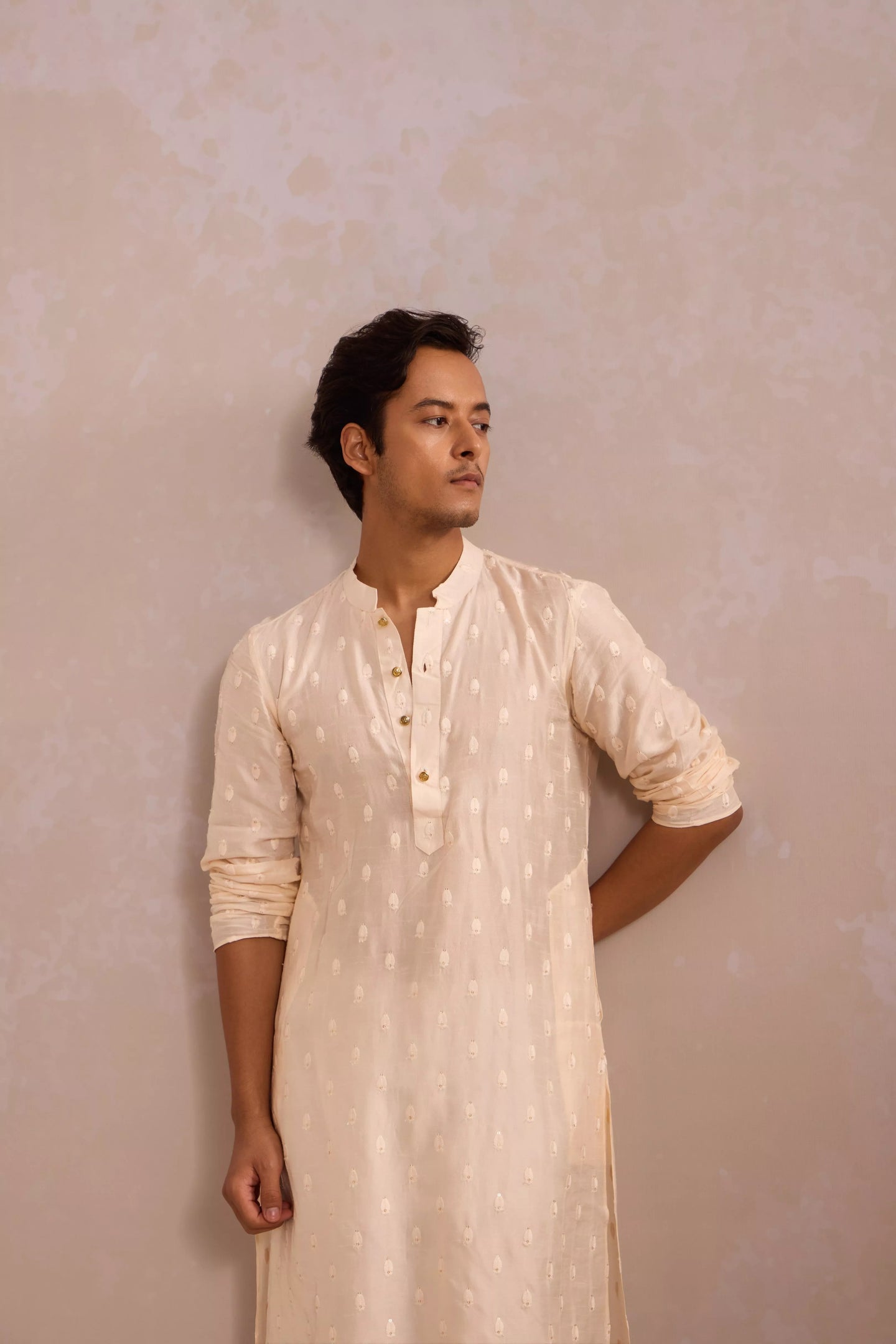 White Majesty Kurthi