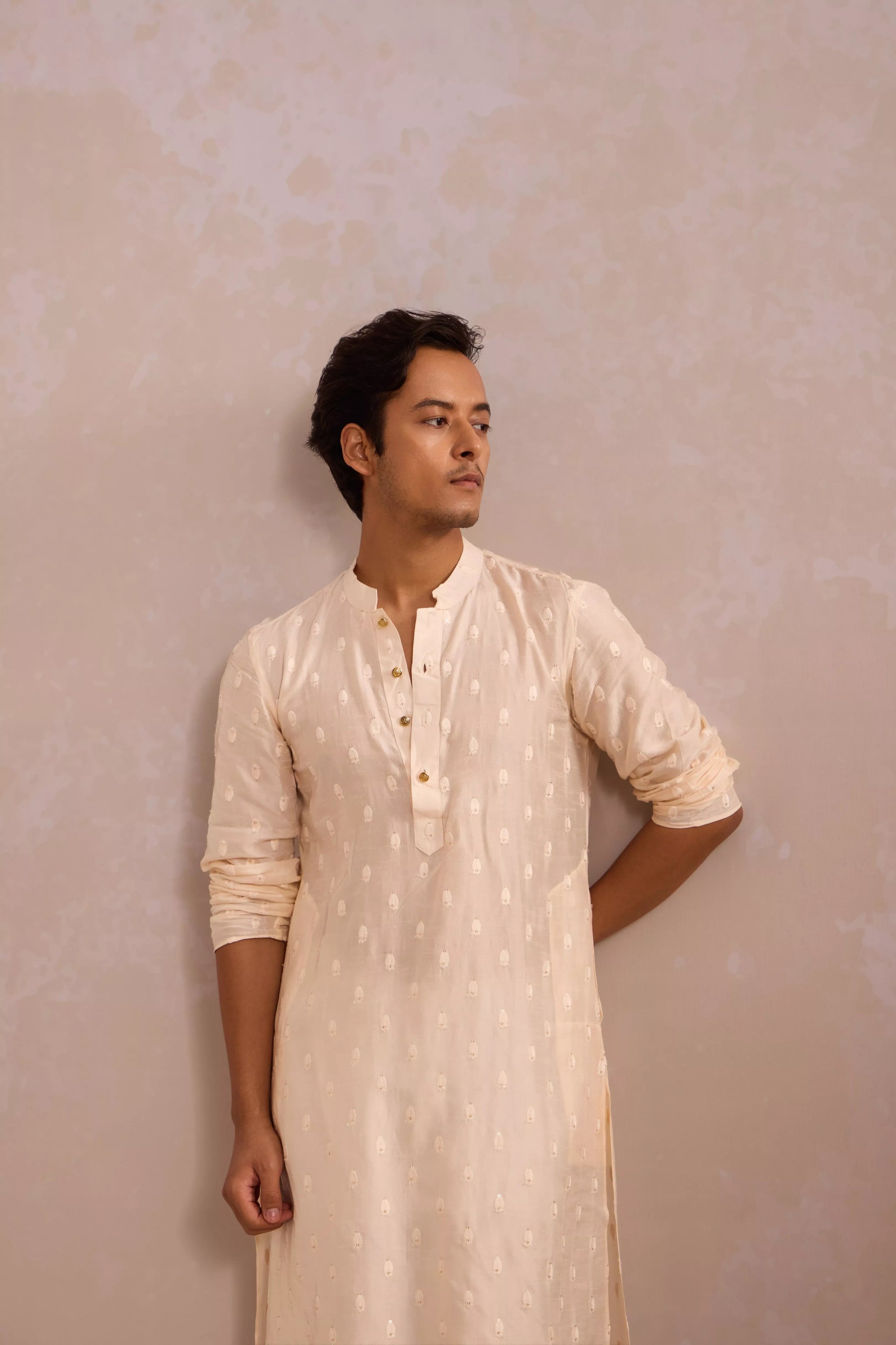 White Majesty Kurthi