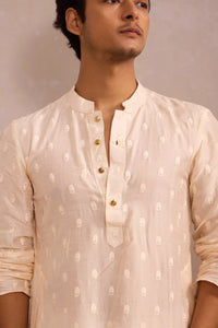 White Majesty Kurthi