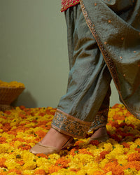 Jashn Farshi Salwar Suit